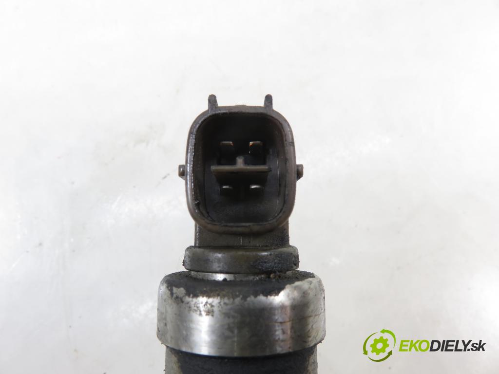 TOYOTA AVENSIS VERSO (_M2_) MINIVAN 2002 85,00 2.0 D (CLM20_) - 1CD-FTV 1995,00 vstrekovač 2367027030 (Vstrekovač paliva)