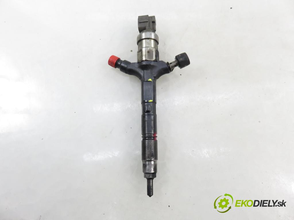 TOYOTA AVENSIS VERSO (_M2_) MINIVAN 2002 85,00 2.0 D (CLM20_) - 1CD-FTV 1995,00 vstrekovač 2367027030 (Vstrekovač paliva)