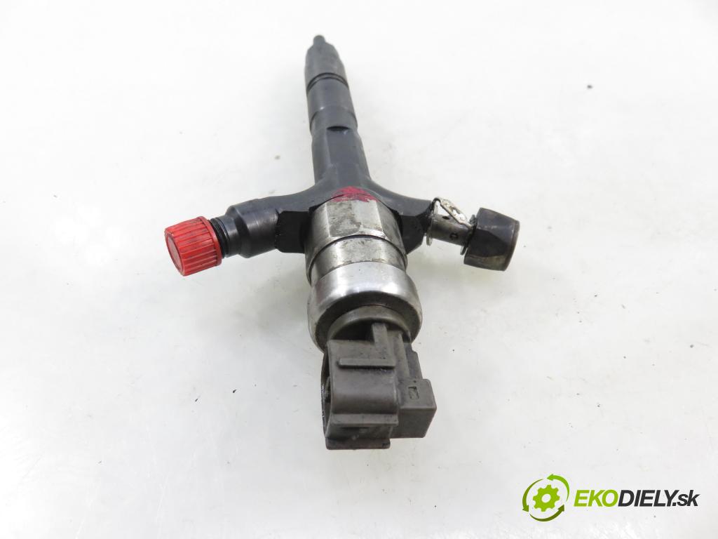 TOYOTA AVENSIS VERSO (_M2_) MINIVAN 2002 85,00 2.0 D (CLM20_) - 1CD-FTV 1995,00 vstrekovač 2367027030 (Vstrekovač paliva)