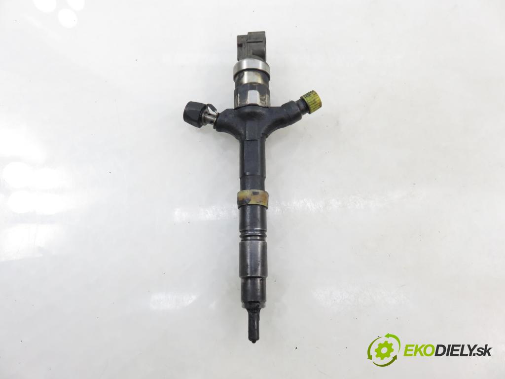 TOYOTA AVENSIS VERSO (_M2_) MINIVAN 2002 85,00 2.0 D (CLM20_) - 1CD-FTV 1995,00 vstrekovač 2367027030 (Vstrekovač paliva)