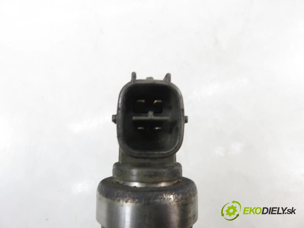 TOYOTA AVENSIS VERSO (_M2_) MINIVAN 2002 85,00 2.0 D (CLM20_) - 1CD-FTV 1995,00 vstrekovač 2367027030 (Vstrekovač paliva)