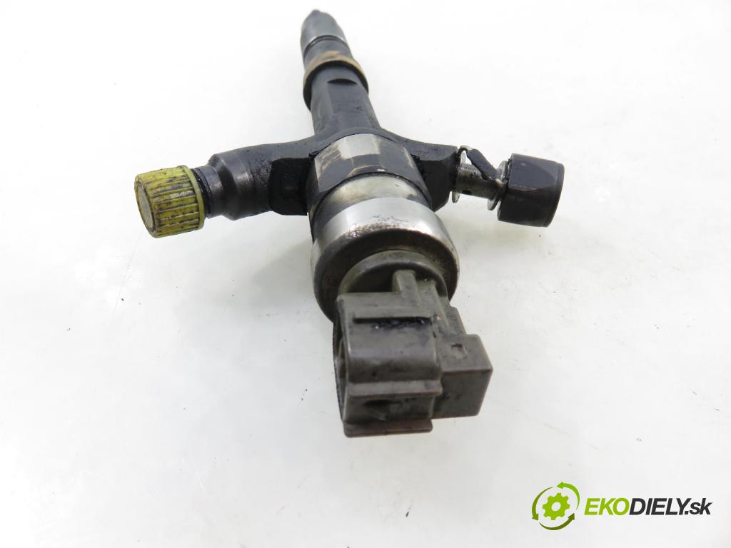 TOYOTA AVENSIS VERSO (_M2_) MINIVAN 2002 85,00 2.0 D (CLM20_) - 1CD-FTV 1995,00 vstrekovač 2367027030 (Vstrekovač paliva)