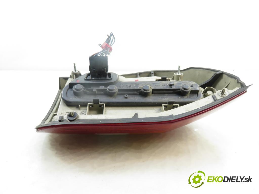 OPEL ZAFIRA A Nadwozie Wielkopojemne (MPV) (T98)  MINIVAN 2002 92,00 1.8 16V 125 - Z 18 XE 1796,00 Svetlo ľavé zadné