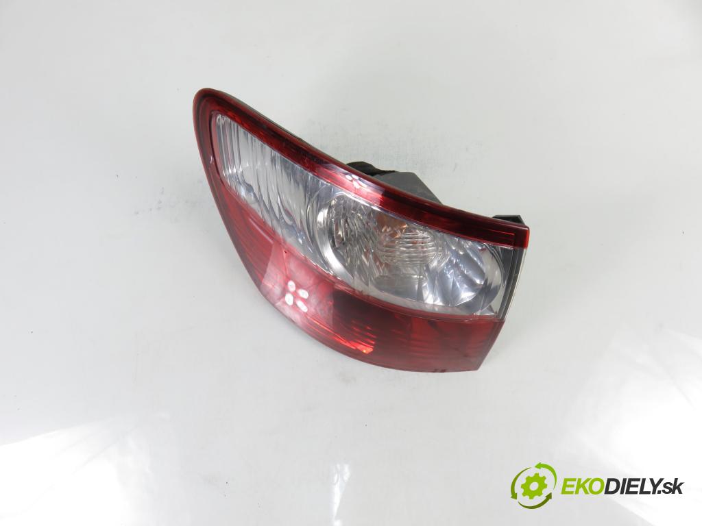 TOYOTA AVENSIS VERSO (_M2_) MINIVAN 2004 85,00 2.0 D (CLM20_) - 1CD-FTV 1995,00 světlo levé zadní