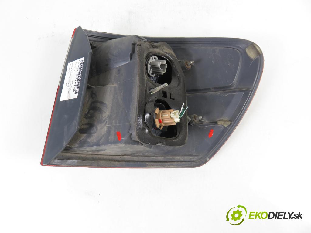 TOYOTA AVENSIS VERSO (_M2_) MINIVAN 2004 85,00 2.0 D (CLM20_) - 1CD-FTV 1995,00 světlo levé zadní