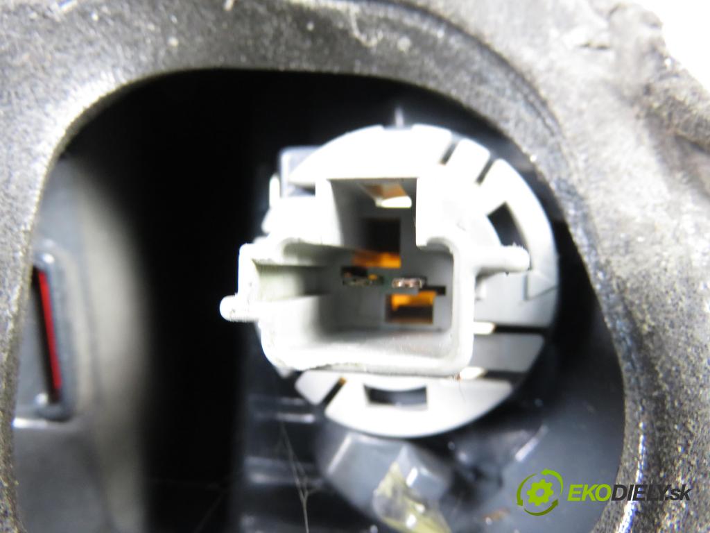 TOYOTA AVENSIS VERSO (_M2_) MINIVAN 2004 85,00 2.0 D (CLM20_) - 1CD-FTV 1995,00 světlo levé zadní