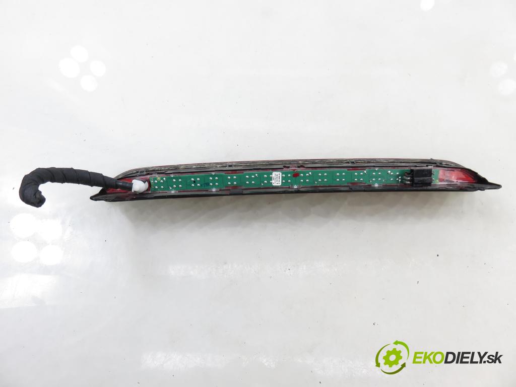 VW GOLF VII Variant (BA5, BV5) KOMBI 2019 850,00 1.6 TDI CR 115 - DGTE 1598,00 svetlo bŕzd 5G0945087B