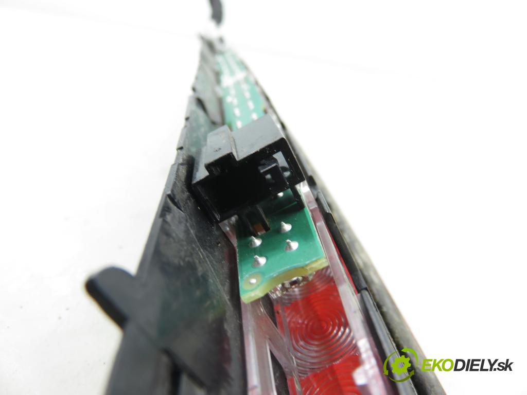 VW GOLF VII Variant (BA5, BV5) KOMBI 2019 850,00 1.6 TDI CR 115 - DGTE 1598,00 svetlo bŕzd 5G0945087B