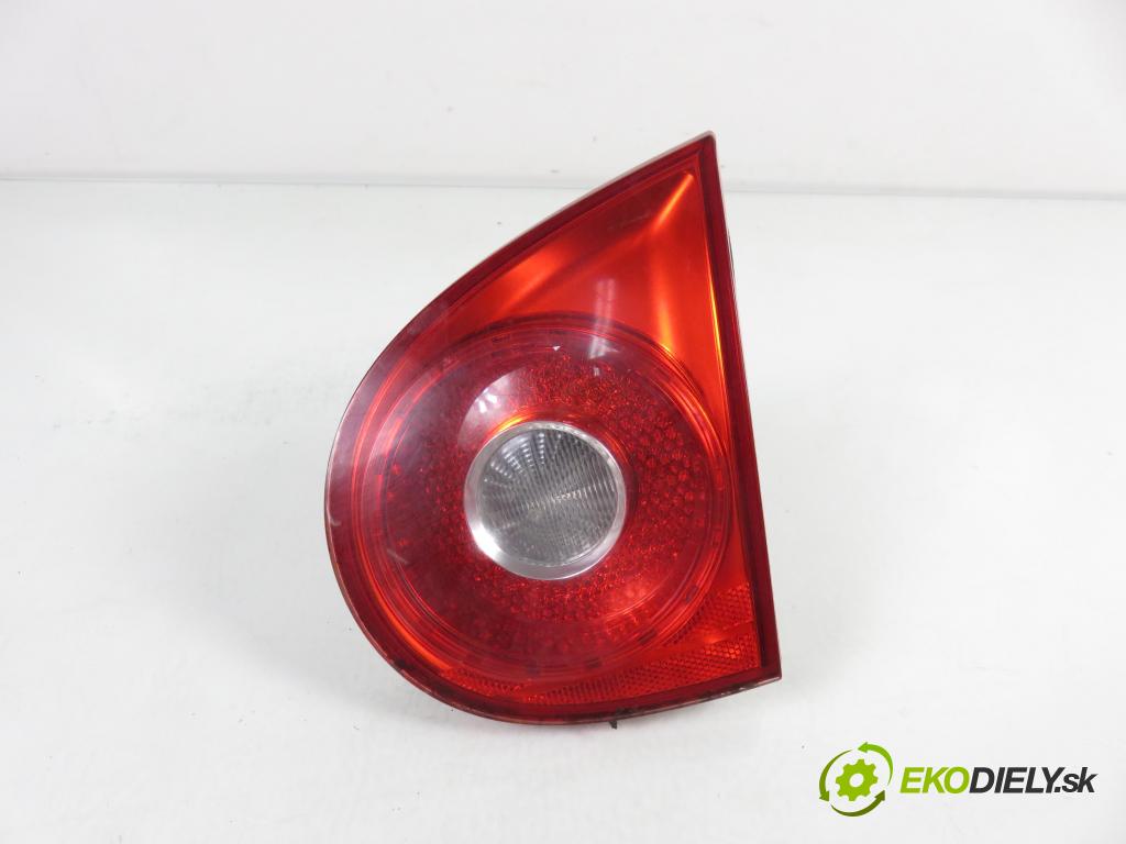 VW GOLF V (1K1) HB 2005 66,00 1.9 TDI PD 90 - BRU 1896,00 Svetlo pravé zadné kufor 1K6945094E
