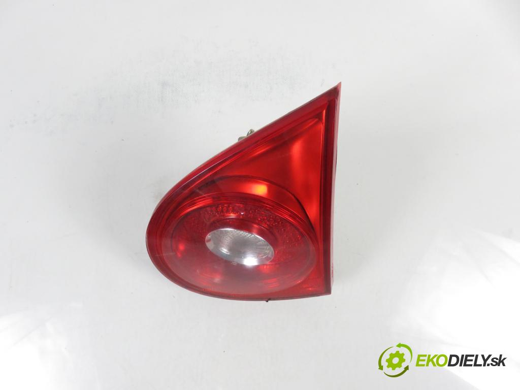 VW GOLF V (1K1) HB 2005 66,00 1.9 TDI PD 90 - BRU 1896,00 Svetlo pravé zadné kufor 1K6945094E