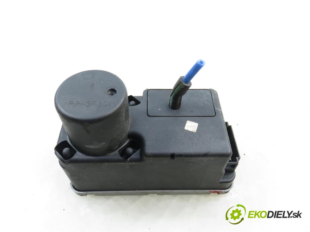 VW POLO (6N2) HB 2000 40,00 1.4 - ANX 1390,00 motorek zámku centrálního 1H0962257