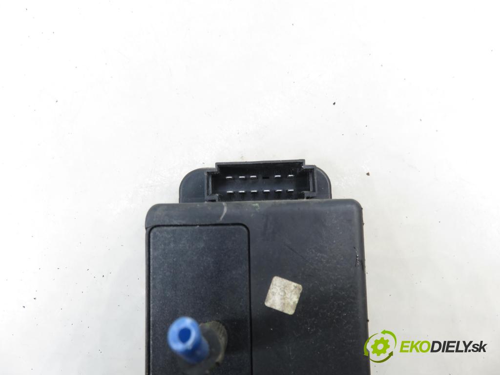 VW POLO (6N2) HB 2000 40,00 1.4 - ANX 1390,00 motorek zámku centrálního 1H0962257