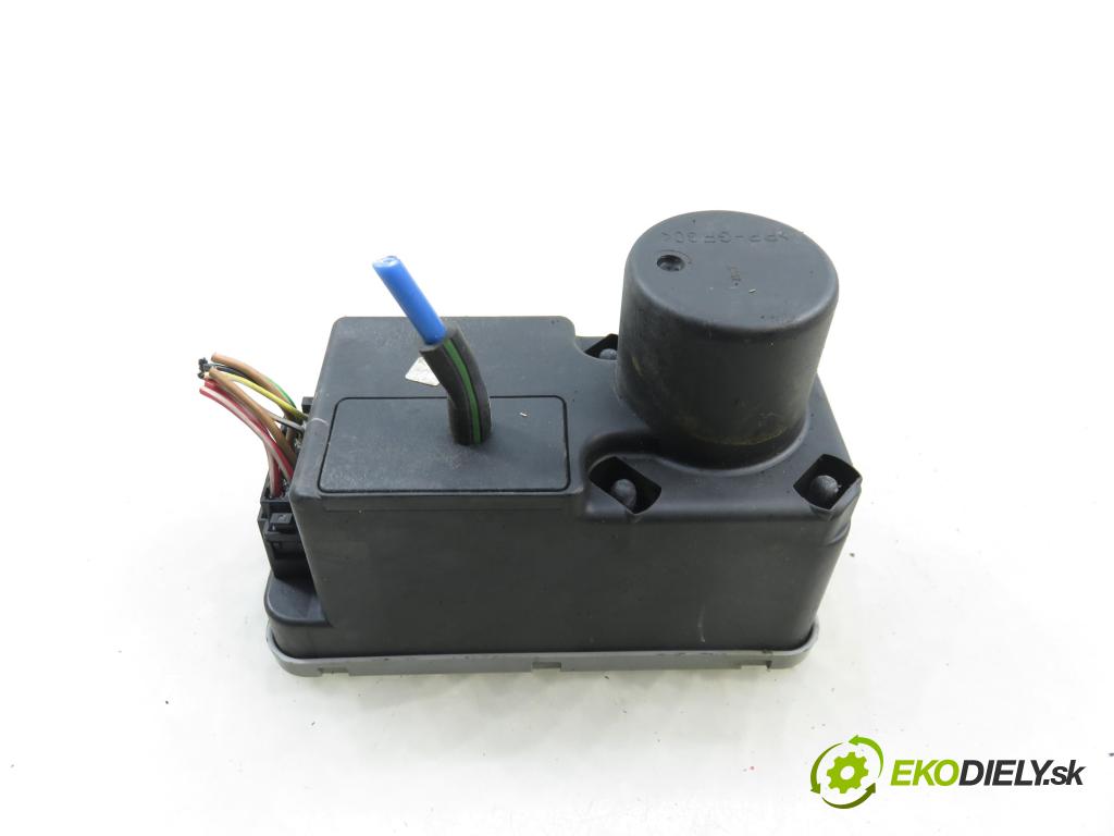 VW POLO (6N2) HB 2000 40,00 1.4 - ANX 1390,00 motorek zámku centrálního 1H0962257