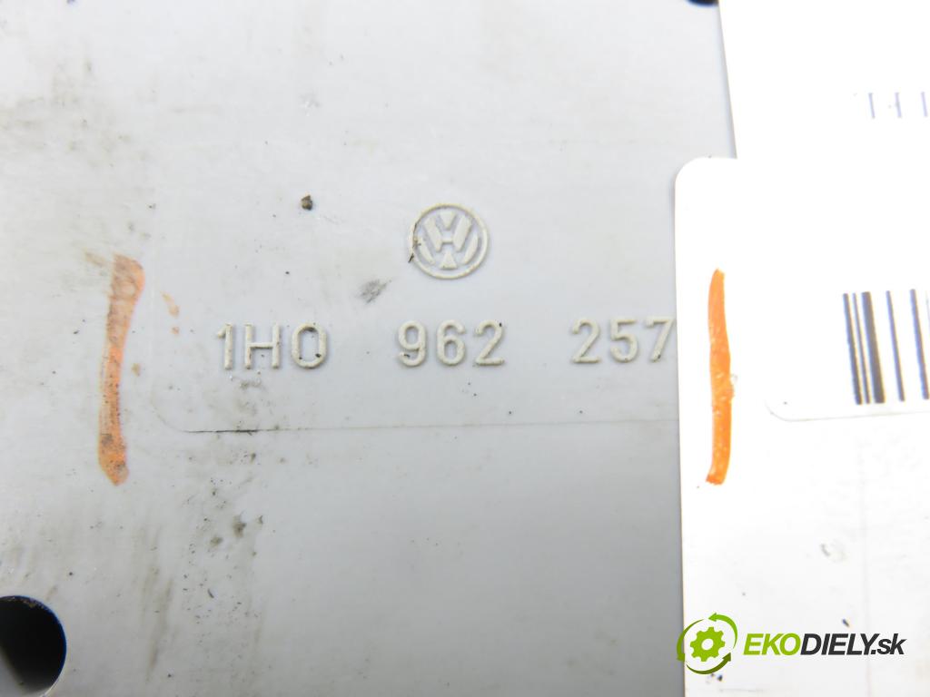 VW POLO (6N2) HB 2000 40,00 1.4 - ANX 1390,00 motorek zámku centrálního 1H0962257