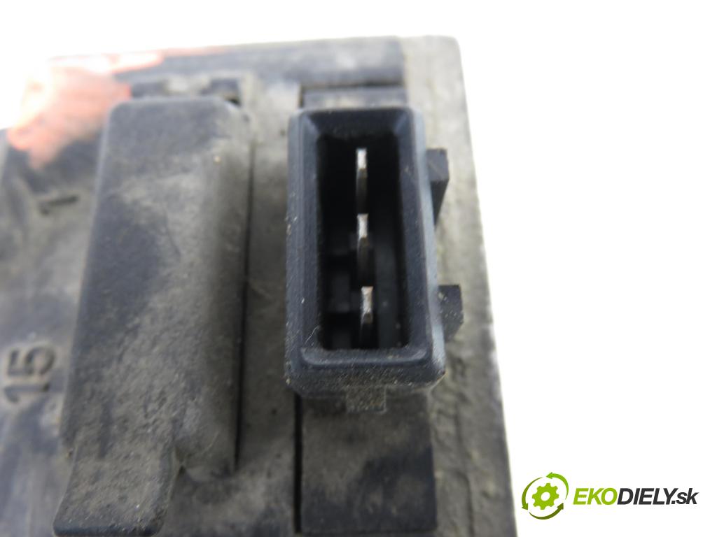 AUDI 80 (8C, B4) SEDAN 1993 85,00 2.0 E 115 - ABK 1984,00 Cievka zapaľovacia 867905104A