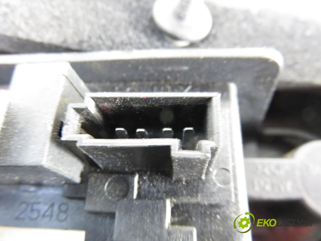 SAAB 9-3 (YS3F) SEDAN 2006 88,00 1.9 TiD - Z 19 DT 1910,00 světlo pravé zadní