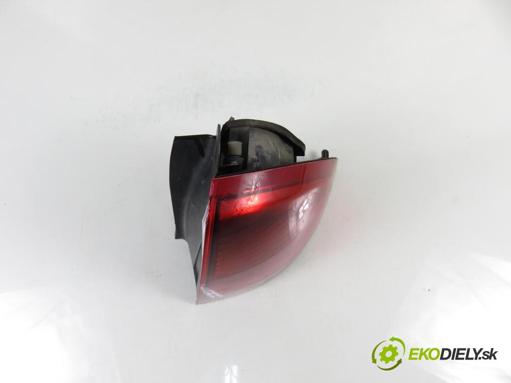 CITROEN C5 II (RC_) SEDAN 2005 100,00 2.0 HDi 136 - RHR (DW10BTED4) 1997,00 Svetlo pravé zadné 89034070