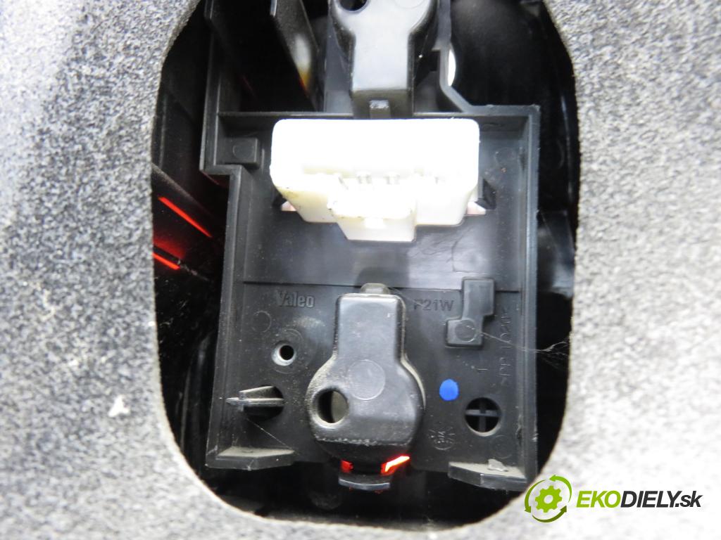 CITROEN C5 II (RC_) SEDAN 2005 100,00 2.0 HDi 136 - RHR (DW10BTED4) 1997,00 Svetlo pravé zadné 89034070