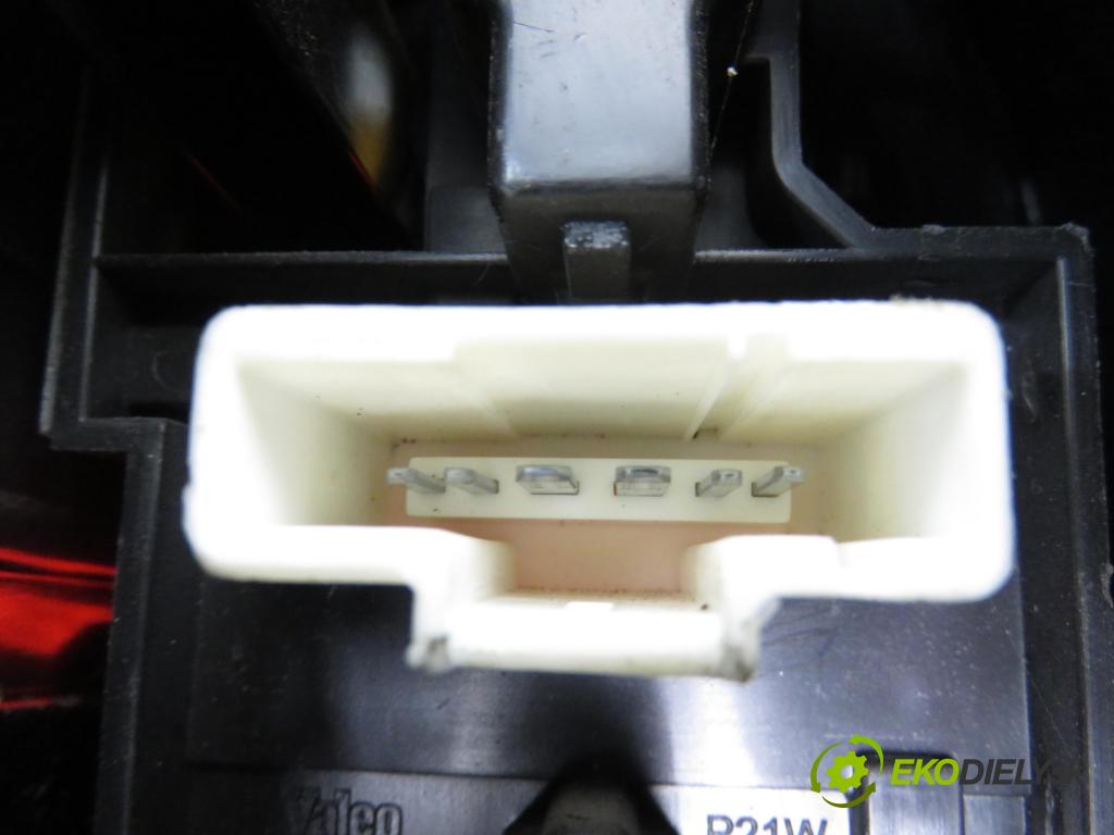 CITROEN C5 II (RC_) SEDAN 2005 100,00 2.0 HDi 136 - RHR (DW10BTED4) 1997,00 Svetlo pravé zadné 89034070