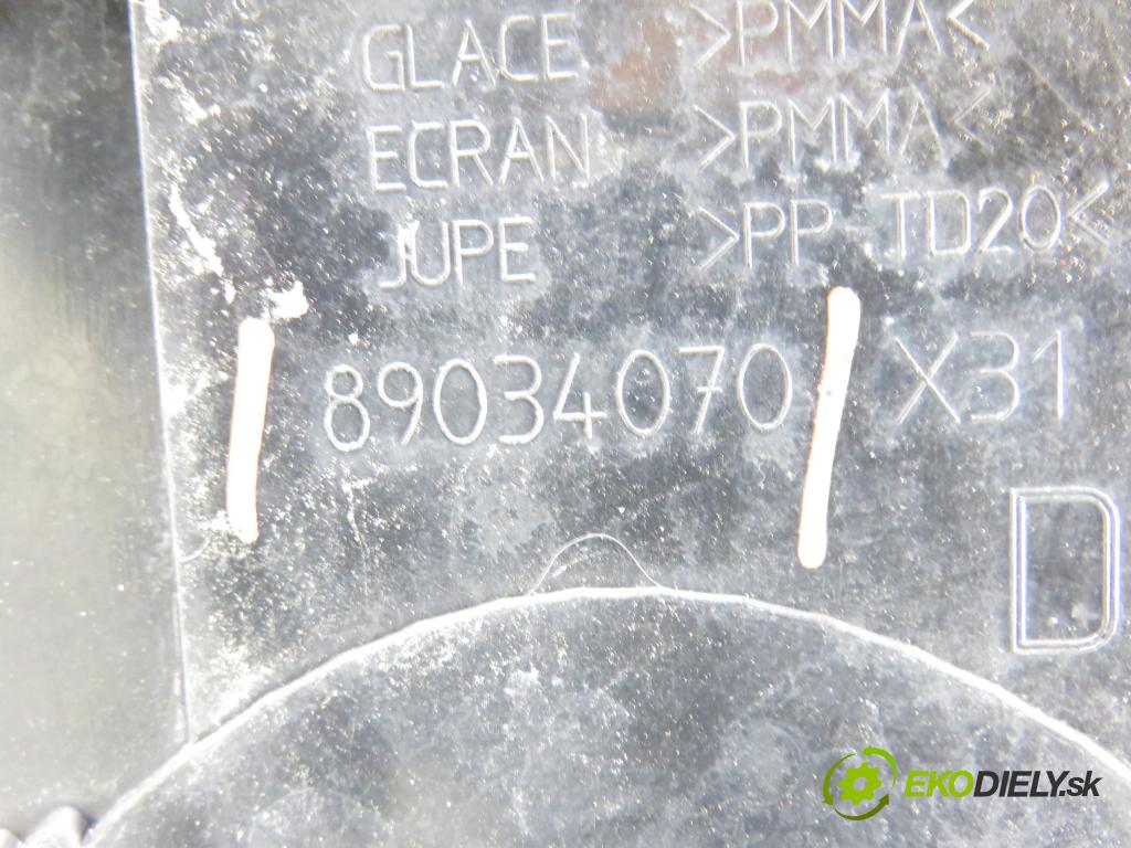 CITROEN C5 II (RC_) SEDAN 2005 100,00 2.0 HDi 136 - RHR (DW10BTED4) 1997,00 Svetlo pravé zadné 89034070