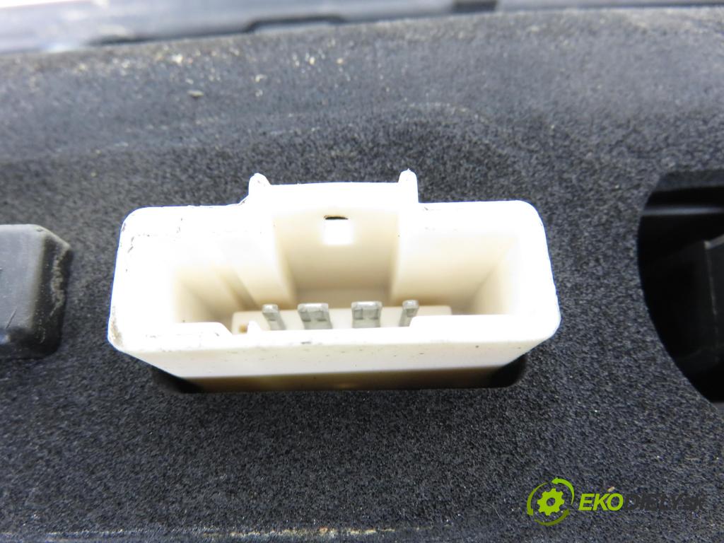 CITROEN C5 II (RC_) SEDAN 2005 100,00 2.0 HDi 136 - RHR (DW10BTED4) 1997,00 Svetlo ľavé zadné kufor 89032711