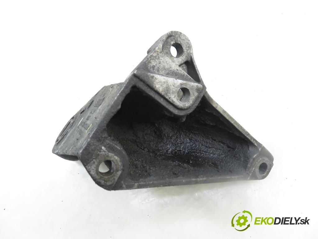 VW PASSAT B5 Variant (3B5) KOMBI 2000 85,00 1.9 TDI - ATJ 1896,00 uchycení převodovky 8D0399113AS