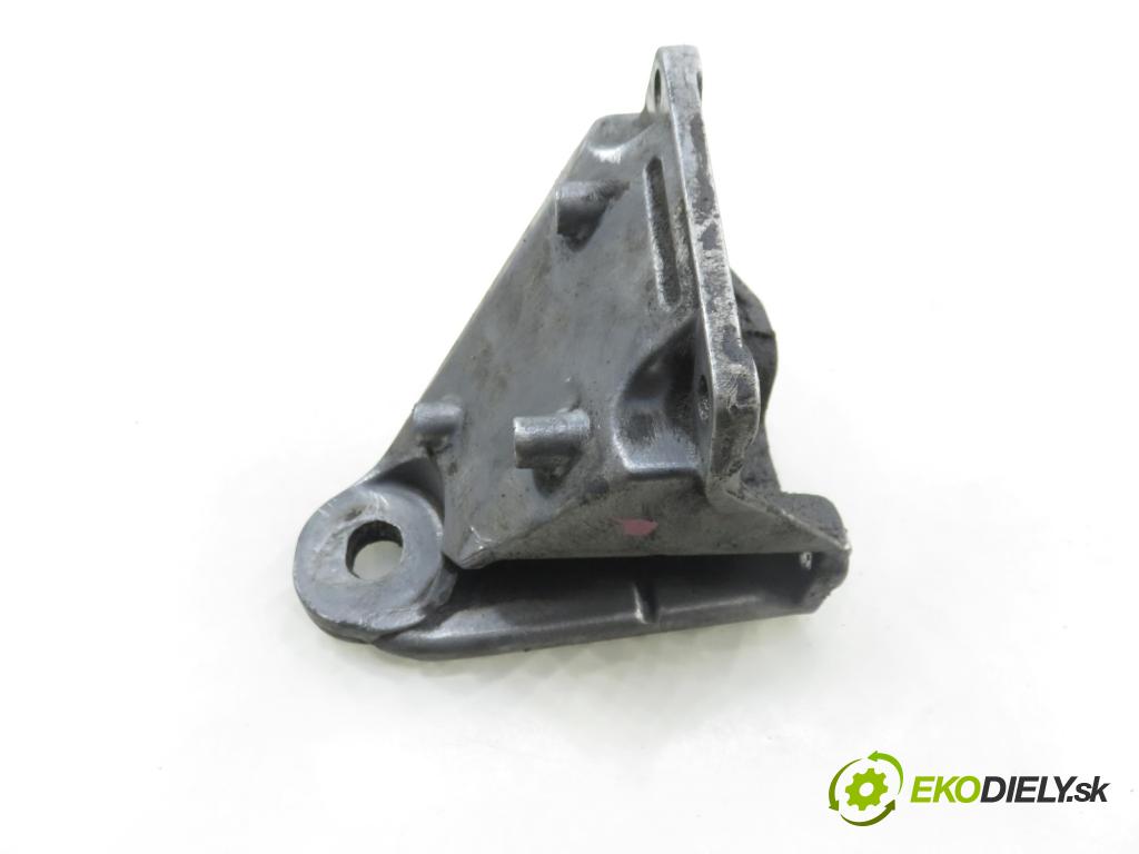 VW PASSAT B5 Variant (3B5) KOMBI 2000 85,00 1.9 TDI - ATJ 1896,00 uchycení převodovky 8D0399108AN