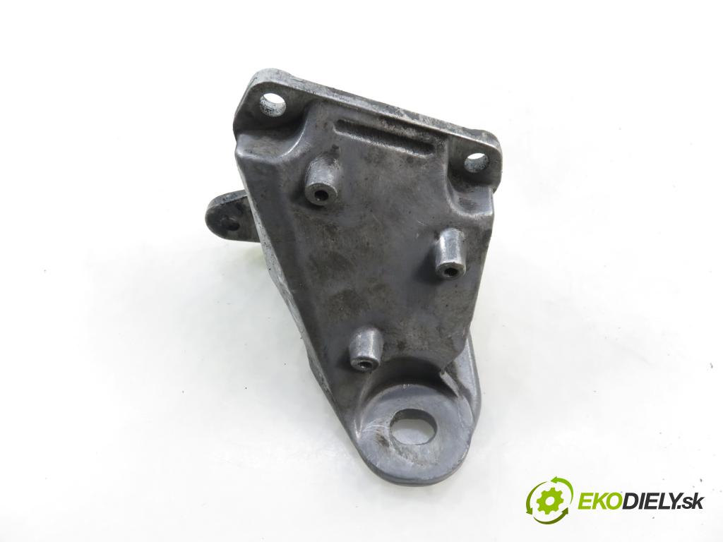 VW PASSAT B5 Variant (3B5) KOMBI 2000 85,00 1.9 TDI - ATJ 1896,00 uchycení převodovky 8D0399108AN