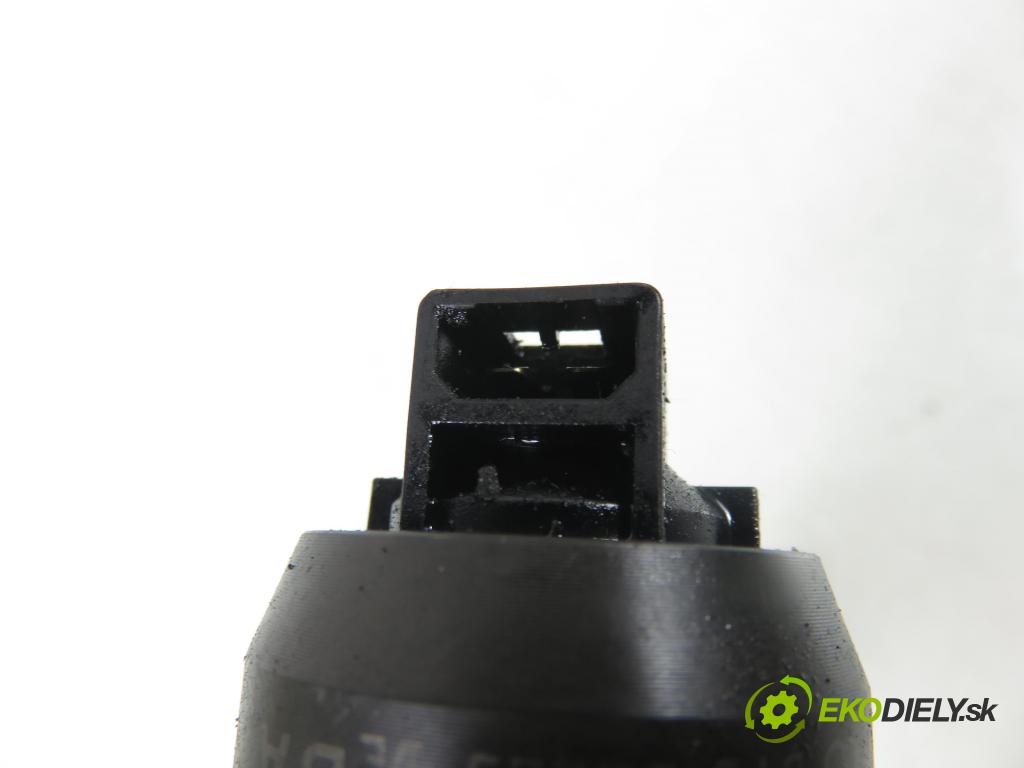 VW TRANSPORTER V Skrzynia (7HA, 7HH, 7EA, 7EH) FURGON 2005 77,00 1.9 TDI PD 105 - AXB 1896,00 vstříkovač 038130073AG ; 0414720215 (Vstřikovač paliva)