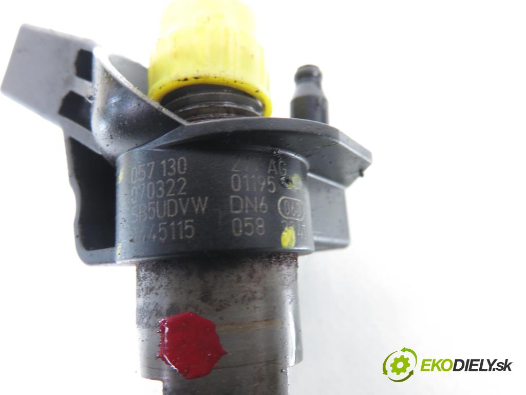 AUDI A5 (8T3) COUPE 2007 176,00 3.0 TDI quattro - CAPA 2967,00 vstrekovač 057130277AG ; 0445115058 (Vstrekovač paliva)