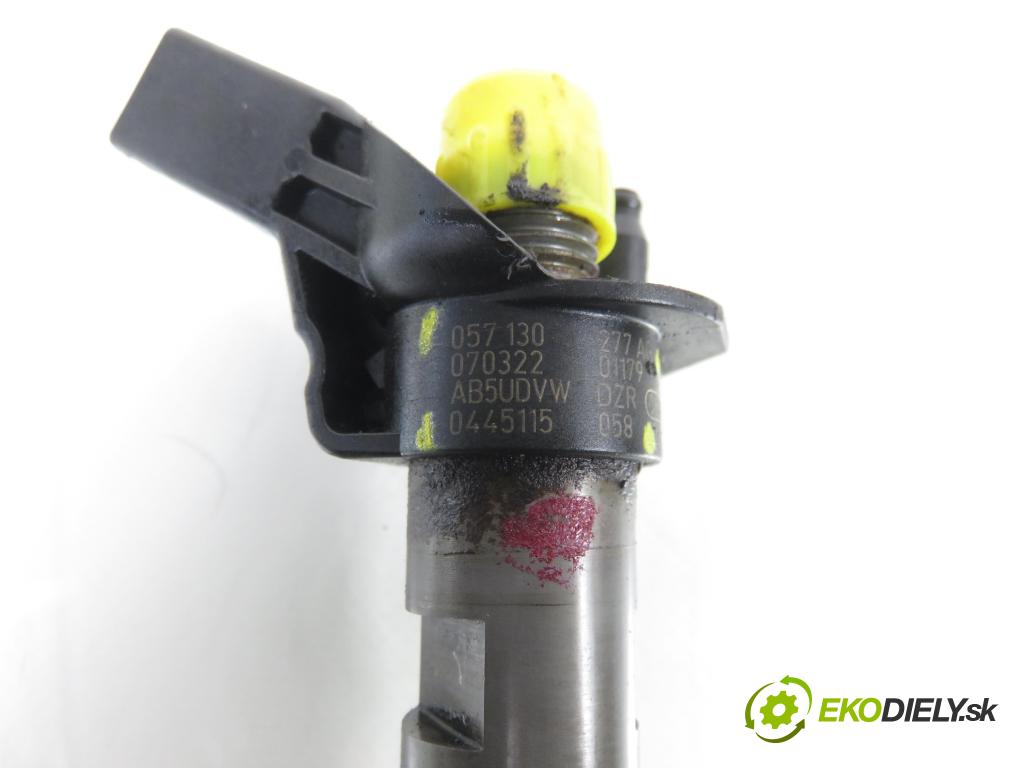 AUDI A5 (8T3) COUPE 2007 176,00 3.0 TDI quattro - CAPA 2967,00 vstrekovač 057130277AG ; 0445115058 (Vstrekovač paliva)