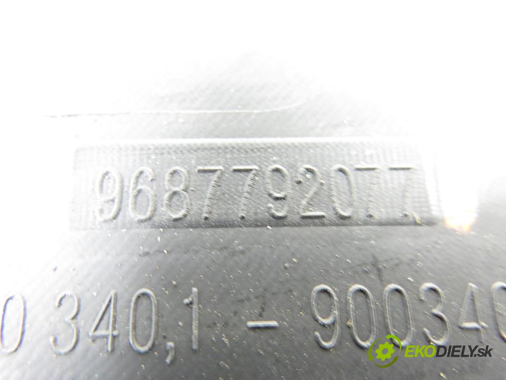 CITROEN C4 Picasso I (UD_) MINIVAN 2010 80,00 1.6 HDi 16V 109 - 9HZ 1560,00 Torpédo, plast pod čelné okno 9687793577 ; 9687792077 (Torpédo (plast pod čelným sklom))