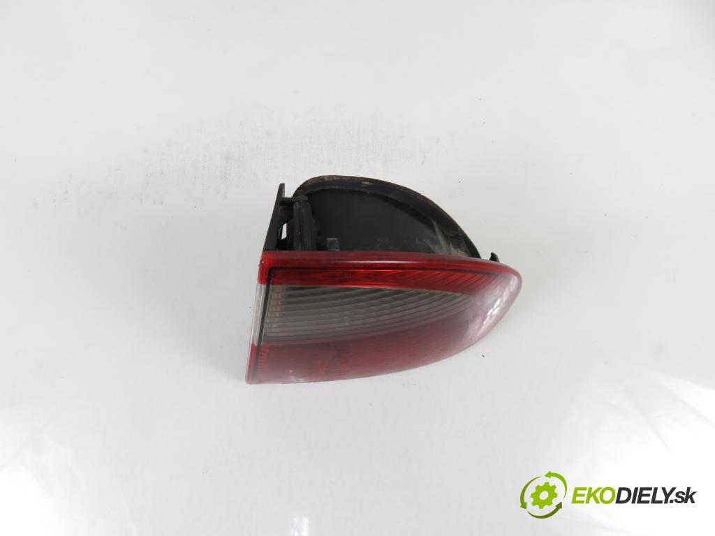 SEAT LEON (1M1) HB 2000 81,00 1.9 TDI - AHF 1896,00 Svetlo pravé zadné 1M6945258