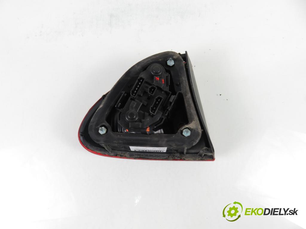 SEAT LEON (1M1) HB 2000 81,00 1.9 TDI - AHF 1896,00 Svetlo pravé zadné 1M6945258