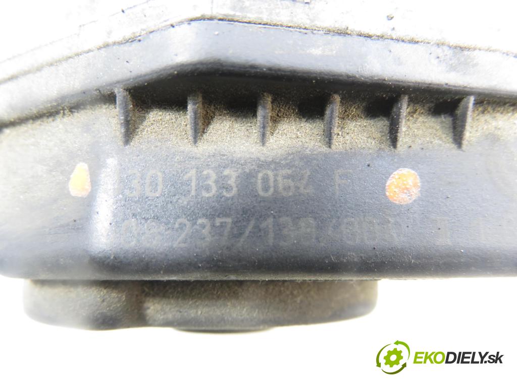 VW GOLF IV Variant (1J5) KOMBI 1999 55,00 1.4 16V - AKQ 1390,00 Škrtiaca klapka 030133064F (Škrtiaca klapka)