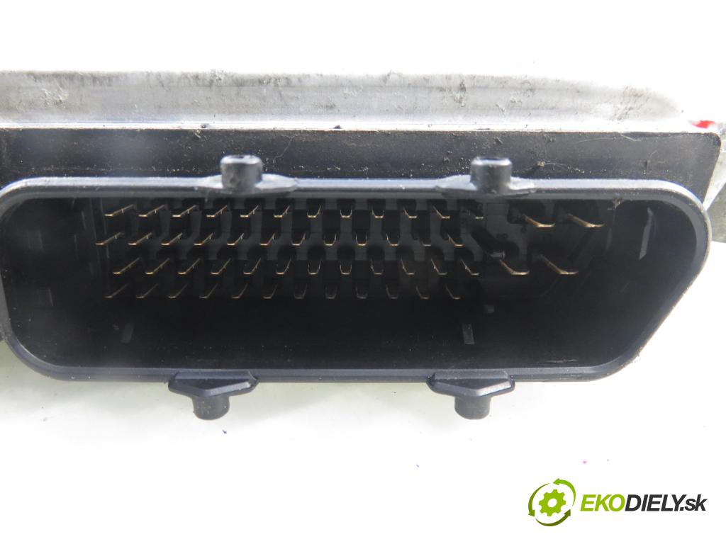 VW POLO (6N2) HB 2000 40,00 1.4 - ANX 1390,00 Riadiaca jednotka Motor 030906032AP ; 0261206751