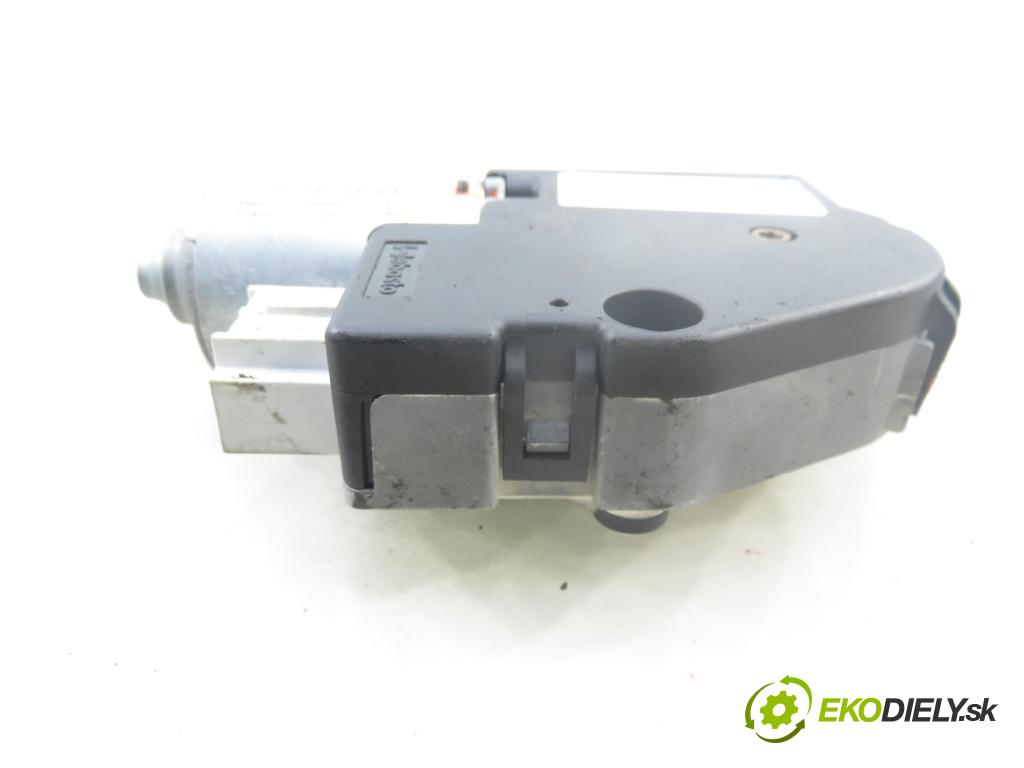 VW GOLF VII Variant (BA5, BV5) KOMBI 2019 850,00 1.6 TDI CR 115 - DGTE 1598,00 Motorček strešného okna 5G0959591A (Motorček ovládania strešného okna)