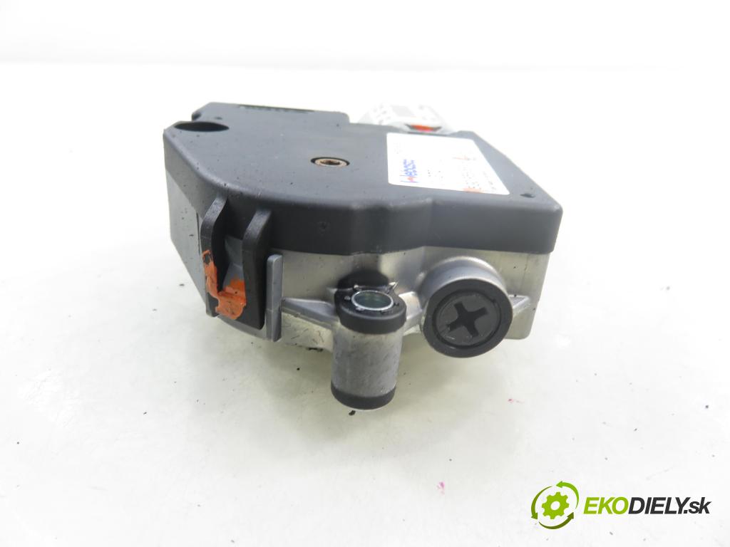 VW GOLF VII Variant (BA5, BV5) KOMBI 2019 850,00 1.6 TDI CR 115 - DGTE 1598,00 Motorček strešného okna 5G0959591A (Motorček ovládania strešného okna)