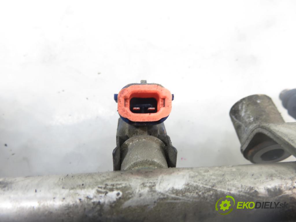 KIA CEE'D liftback (ED) HB 2008 80,00 1.4 16V 109 - G4FA 1396,00 Lišta vstrekovacia  (Vstrekovacia lišta)