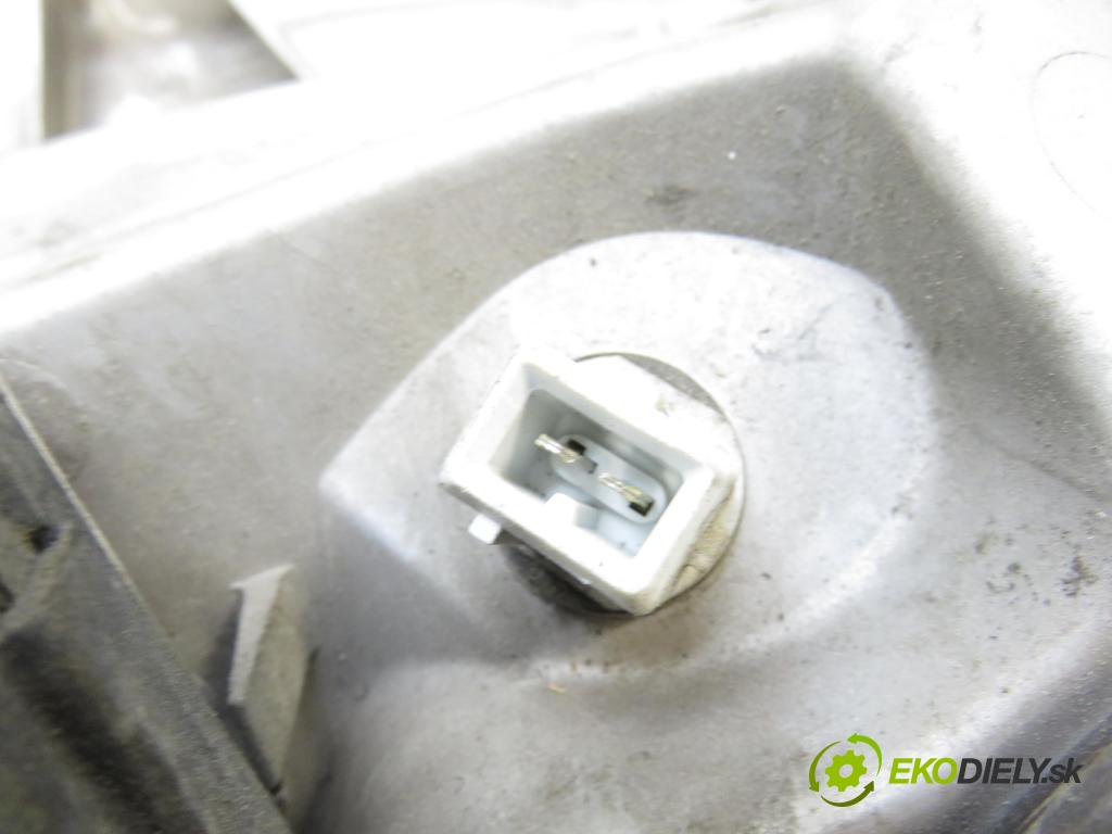RENAULT TRAFIC II Skrzynia (FL) FURGON 2001 74,00 1.9 dCi - F9Q 760 1870,00 Svetlo LP 7700311371 ; 91165719
