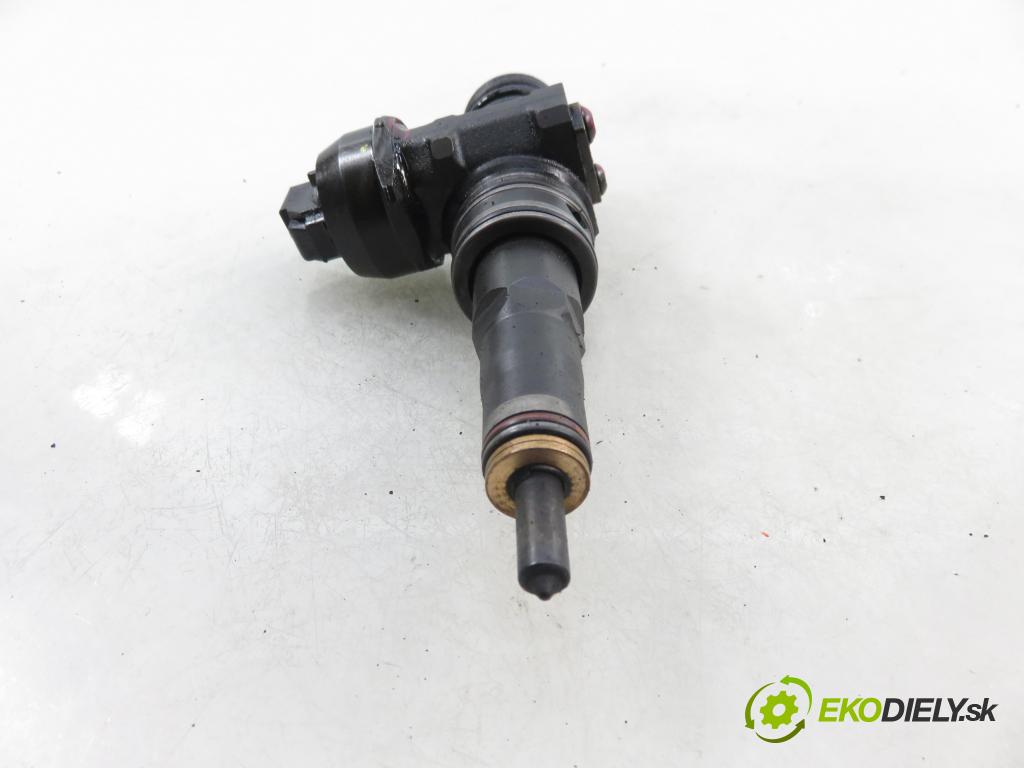 AUDI A4 Avant (8ED, B7) KOMBI 2007 103,00 2.0 TDI - BPW 1968,00 Vstrekovač 038130073BJ ; 0414720229 (Vstrekovač paliva)