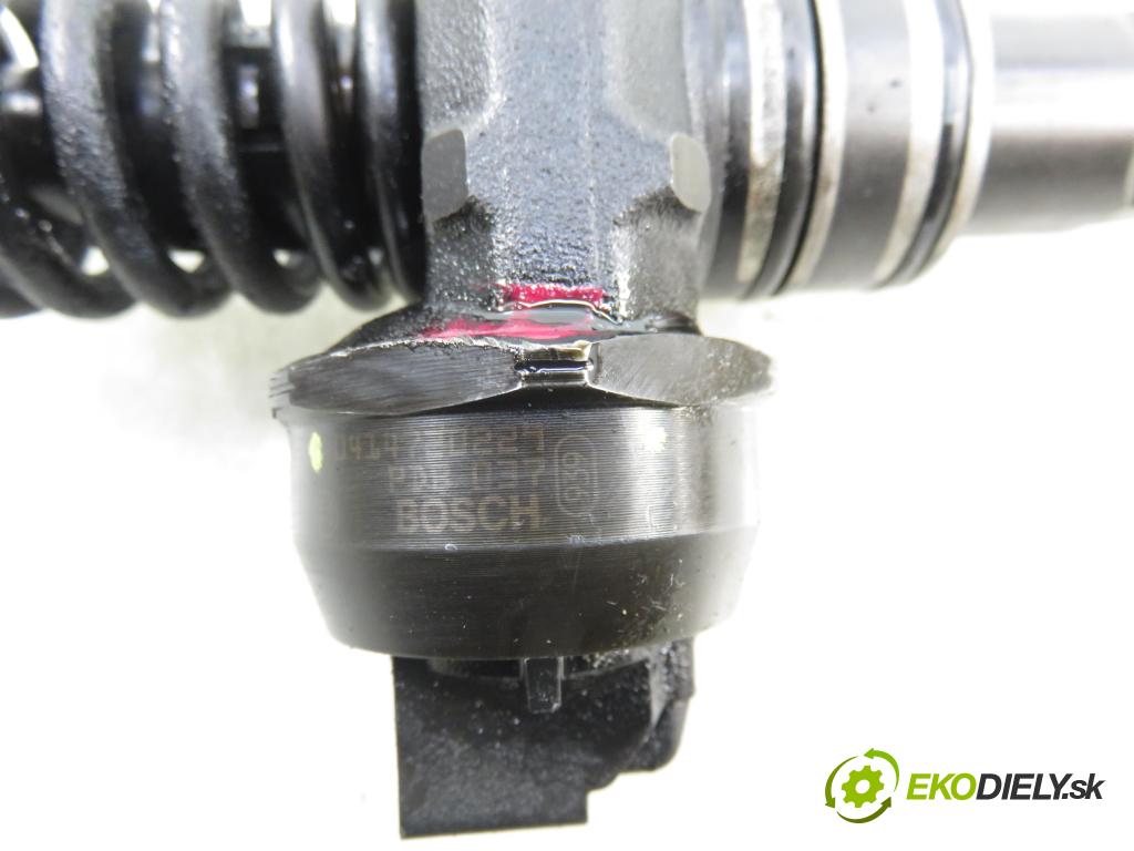 AUDI A4 Avant (8ED, B7) KOMBI 2007 103,00 2.0 TDI - BPW 1968,00 Vstrekovač 038130073BJ ; 0414720229 (Vstrekovač paliva)