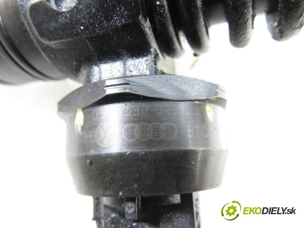 AUDI A4 Avant (8ED, B7) KOMBI 2007 103,00 2.0 TDI - BPW 1968,00 Vstrekovač 038130073BJ ; 0414720229 (Vstrekovač paliva)