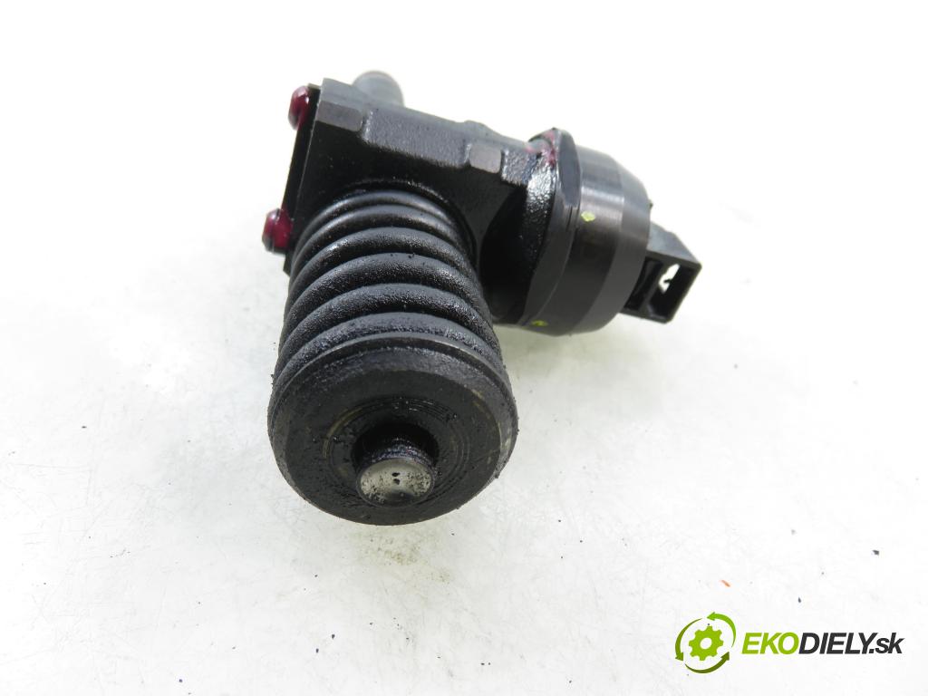 AUDI A4 Avant (8ED, B7) KOMBI 2007 103,00 2.0 TDI - BPW 1968,00 Vstrekovač 038130073BJ ; 0414720229 (Vstrekovač paliva)