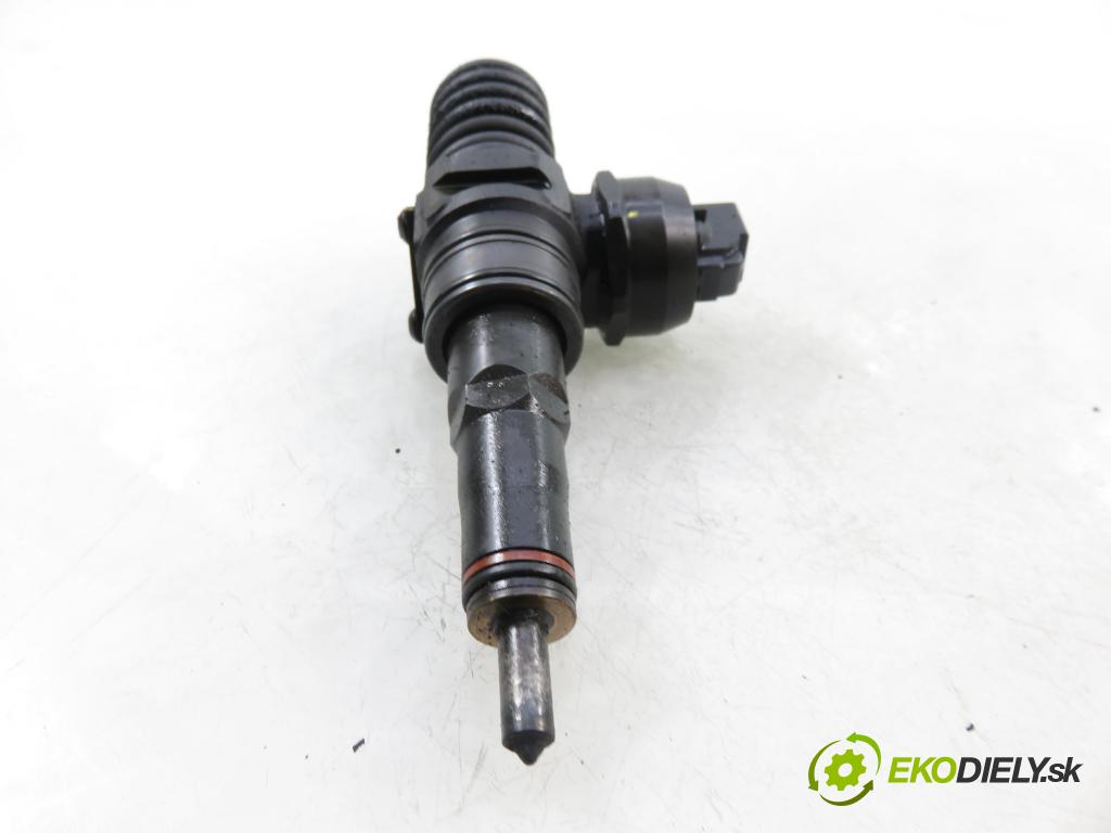 AUDI A4 Avant (8ED, B7) KOMBI 2007 103,00 2.0 TDI - BPW 1968,00 Vstrekovač 038130073BJ ; 0414720229 (Vstrekovač paliva)