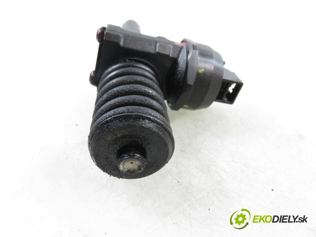 AUDI A4 Avant (8ED, B7) KOMBI 2007 103,00 2.0 TDI - BPW 1968,00 Vstrekovač 038130073BJ ; 0414720229 (Vstrekovač paliva)