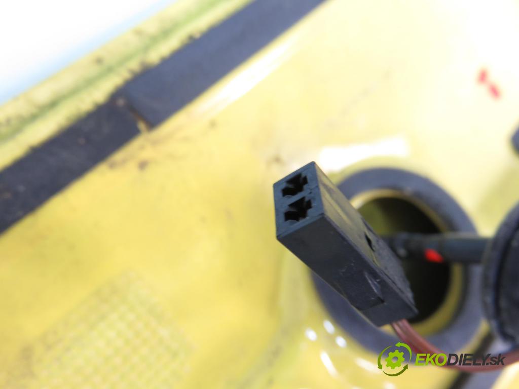 SEAT LEON (1M1) HB 2000 81,00 1.9 TDI - AHF 1896,00 SPOJLER dveří 1M6827933