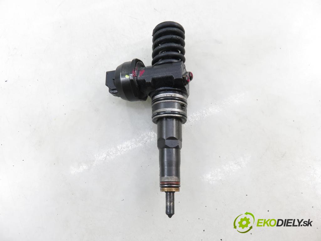 AUDI A4 Avant (8ED, B7) KOMBI 2007 103,00 2.0 TDI - BPW 1968,00 Vstrekovač 038130073BJ ; 0414720229 (Vstrekovač paliva)