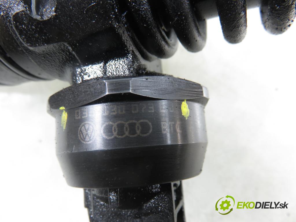AUDI A4 Avant (8ED, B7) KOMBI 2007 103,00 2.0 TDI - BPW 1968,00 Vstrekovač 038130073BJ ; 0414720229 (Vstrekovač paliva)
