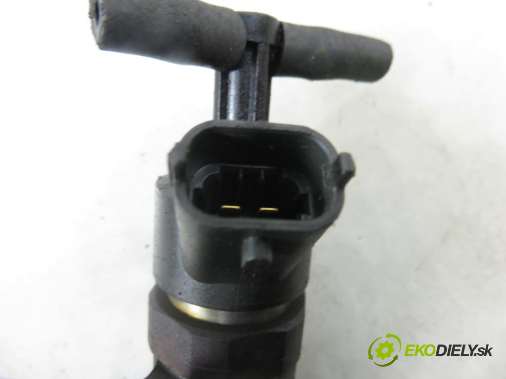 PEUGEOT PARTNER Skrzynia (5_, G_) KOMBIVAN 2008 55,00 1.6 HDi 75 - 9HW (DV6BTED4) 1560,00 vstrekovač 0445110239 (Vstrekovač paliva)